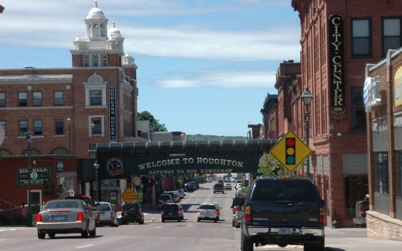 Houghton_Michigan_UpperPeninsula_MainStreet